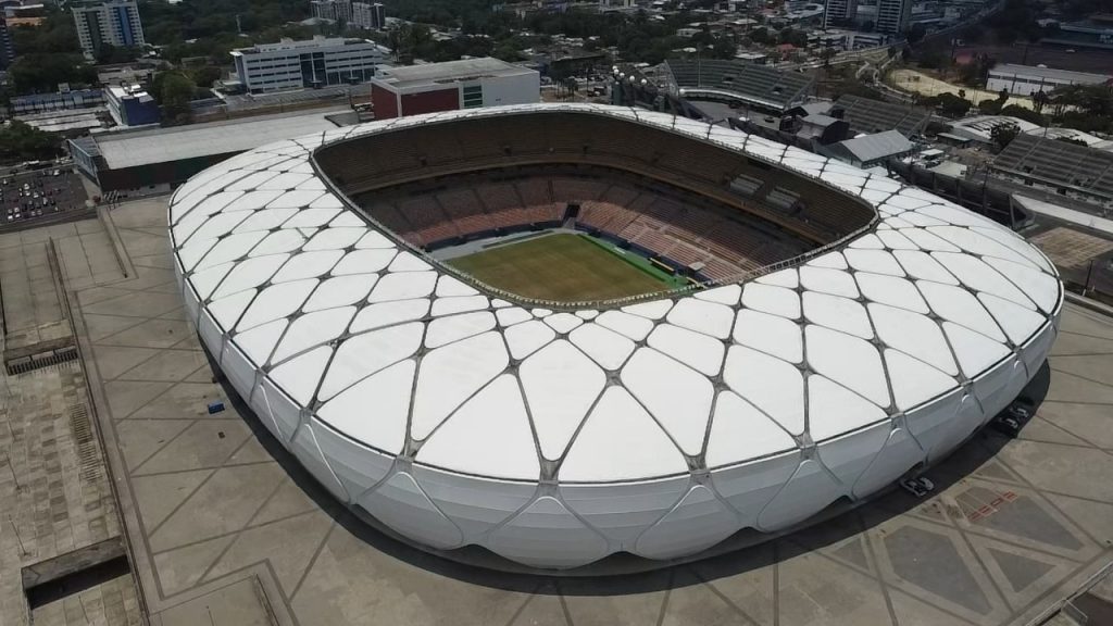 Ronaldinho Gaúcho e outros craques participam do Jogo das Estrelas na Arena da Amazônia em Manaus