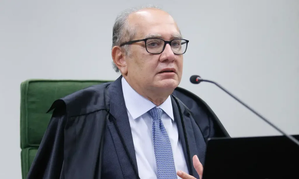 Ministro Gilmar Mendes durante discurso sobre a defesa da democracia no STF