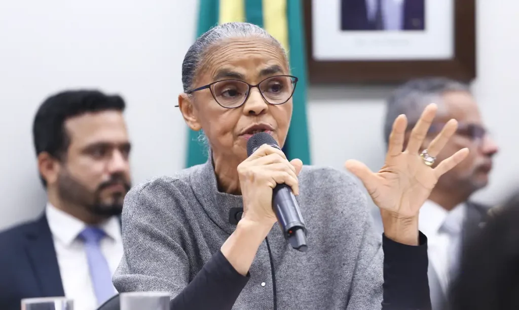 Ministra Marina Silva durante audiência na Câmara dos Deputados, sendo alvo de ataques verbais