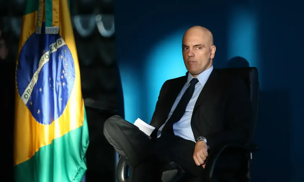 Bolsonaro deve usar tornozeleira e cumprir recolhimento noturno por decisão do STF