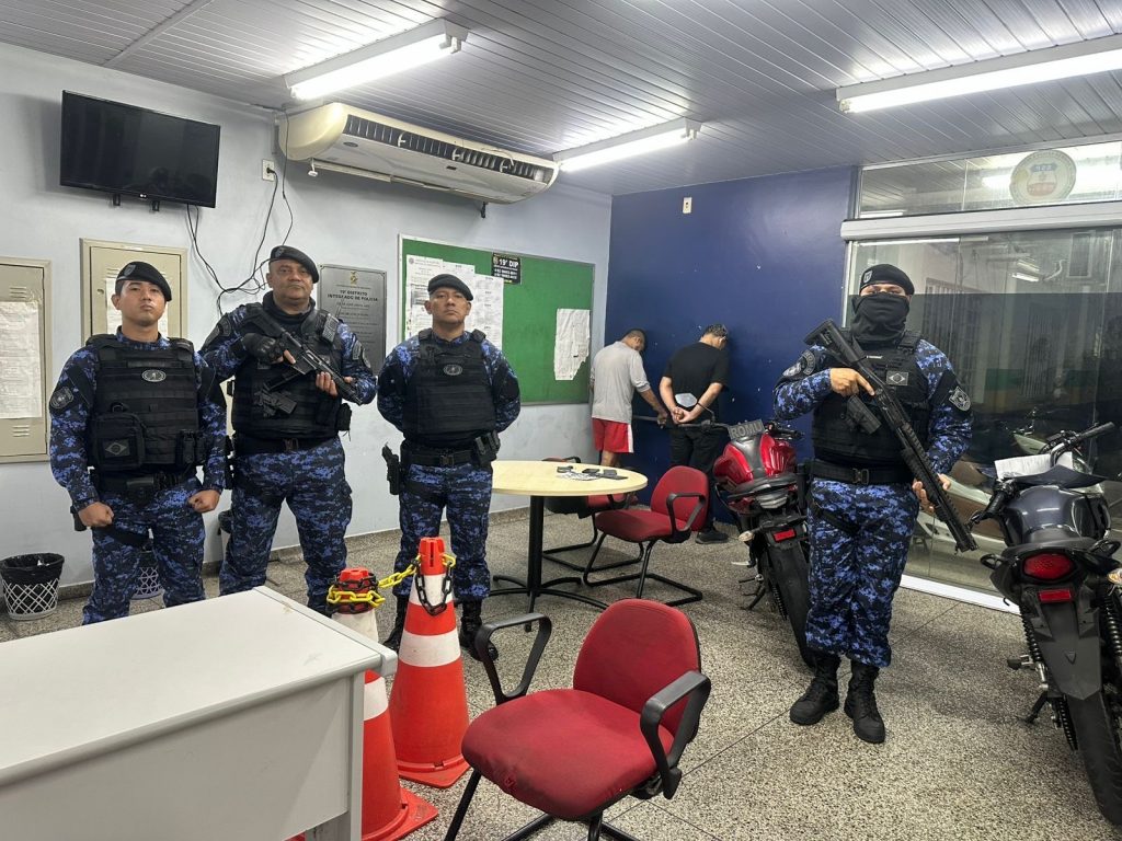 Guarda Municipal de Manaus aborda suspeitos durante patrulhamento na zona Leste