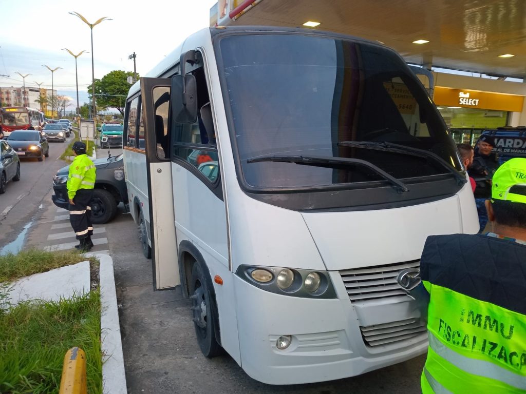 Ônibus clandestino apreendido durante operação do IMMU em Manaus