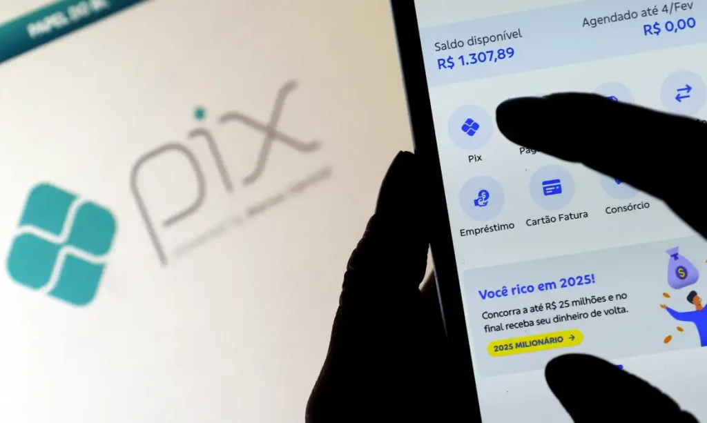 Imagem ilustrativa do aplicativo Pix em um celular, com destaque para chave CPF e opção de exclusão