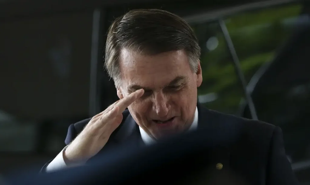 Ex-presidente Jair Bolsonaro é investigado pela PF por movimentações financeiras atípicas identificadas pelo Coaf