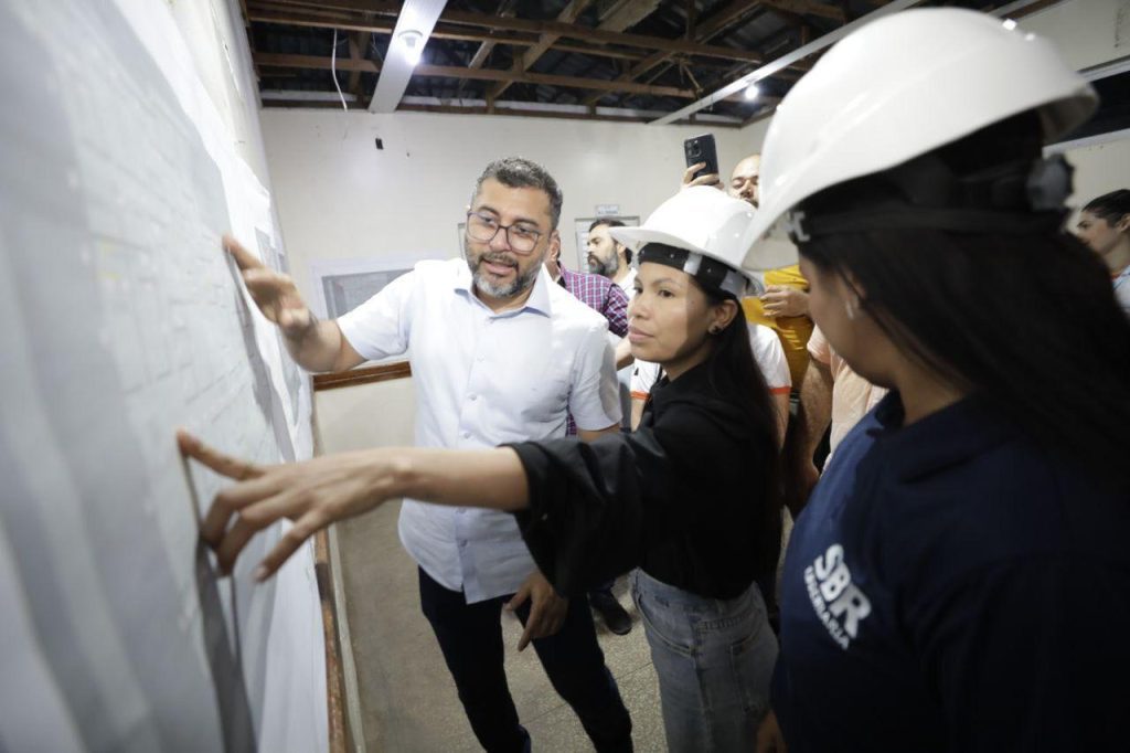 Governador-Wilson-Lima-assina-ordem-de-servico-para-ampliacao-do-hospital-e-anuncia-novas-obras-no-setor-viario-de-Rio-Preto-da-Eva-8_foto-Alex-Pazuello-Secom-1024x682