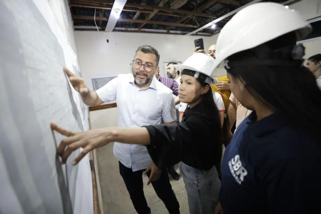 Governador-Wilson-Lima-assina-ordem-de-servico-para-ampliacao-do-hospital-e-anuncia-novas-obras-no-setor-viario-de-Rio-Preto-da-Eva-8_foto-Alex-Pazuello-Secom-1024x682