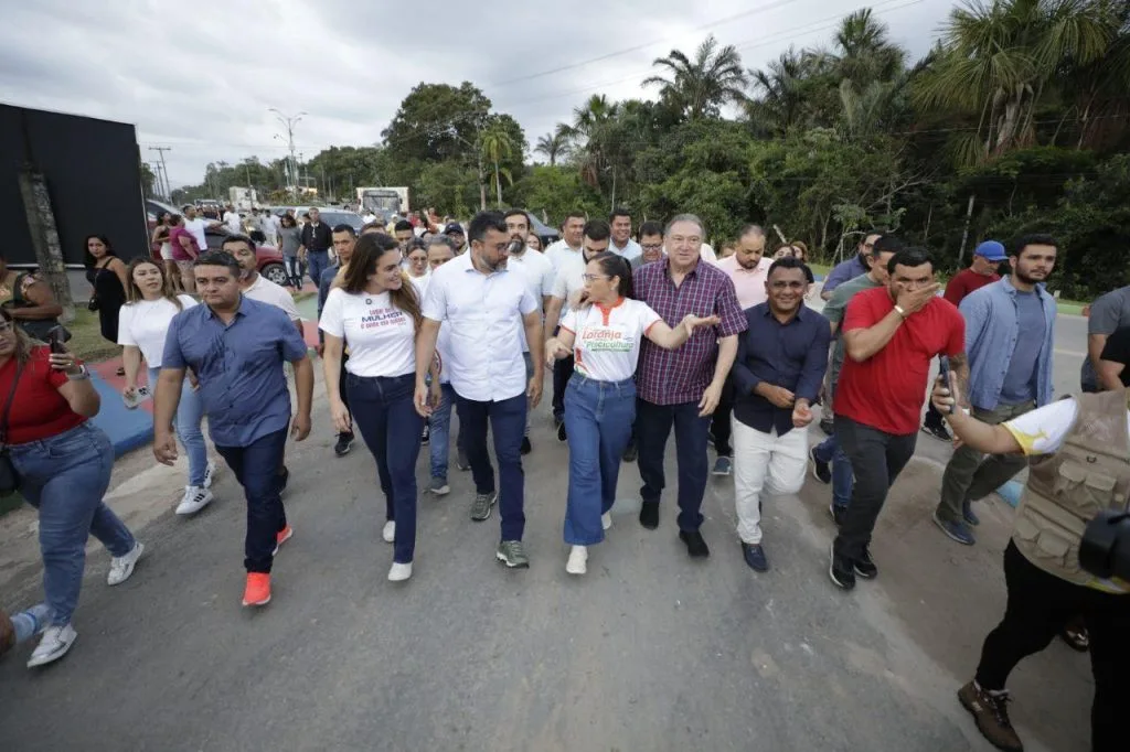 Governador-Wilson-Lima-assina-ordem-de-servico-para-ampliacao-do-hospital-e-anuncia-novas-obras-no-setor-viario-de-Rio-Preto-da-Eva-8_foto-Alex-Pazuello-Secom-1024x682