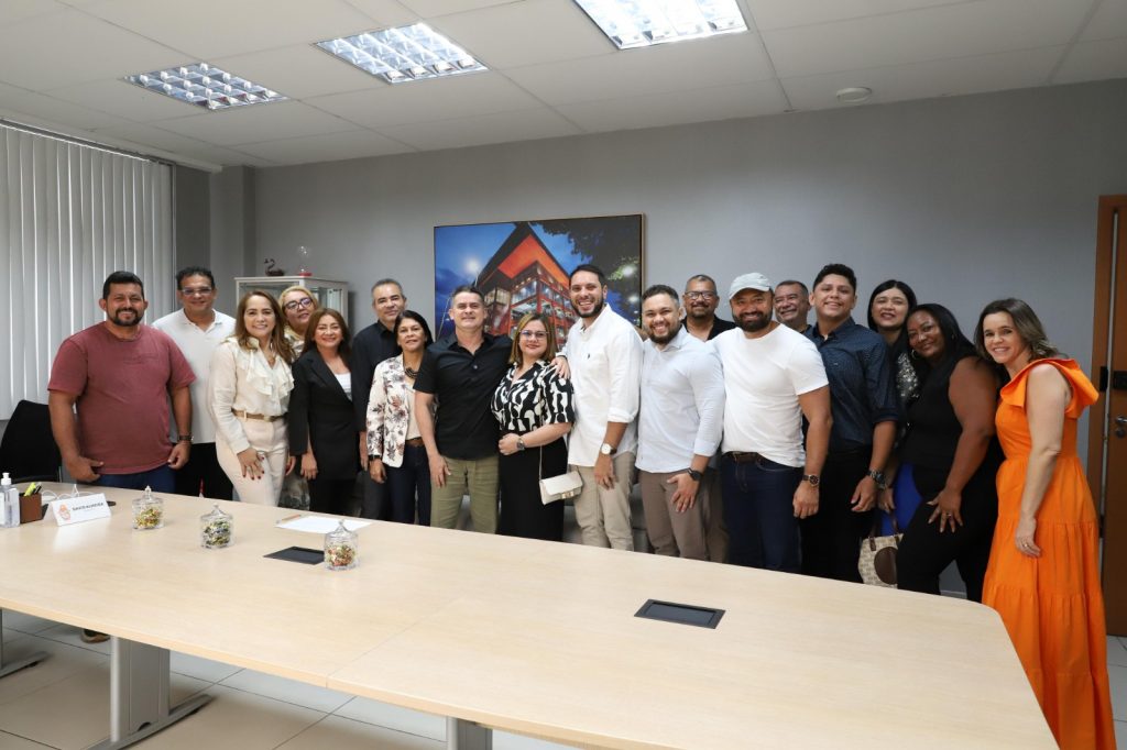Alunos e professores das escolas José Carlos Mestrinho e Professora Francisca Pereira comemoram premiação no Ideb