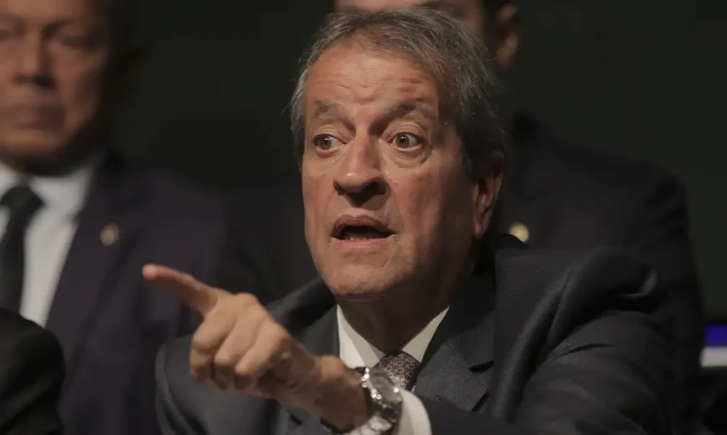 Valdemar Costa Neto durante entrevista sobre visitas a Bolsonaro