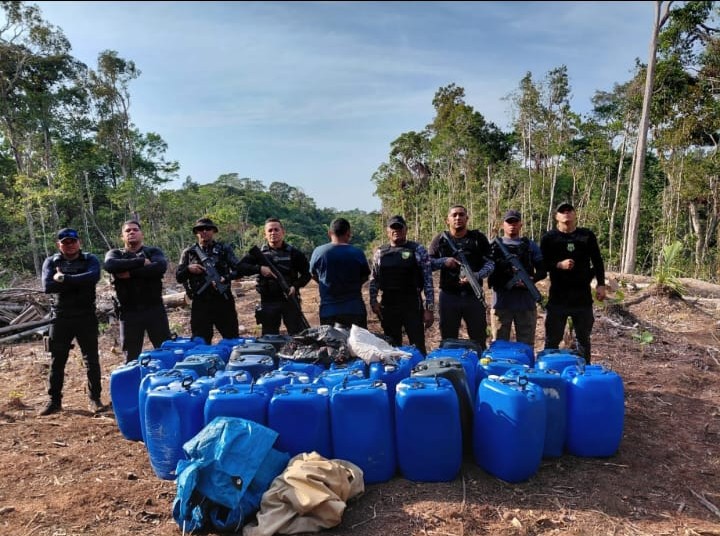 Heliporto clandestino é fechado no AM e homem é preso por desmatamento