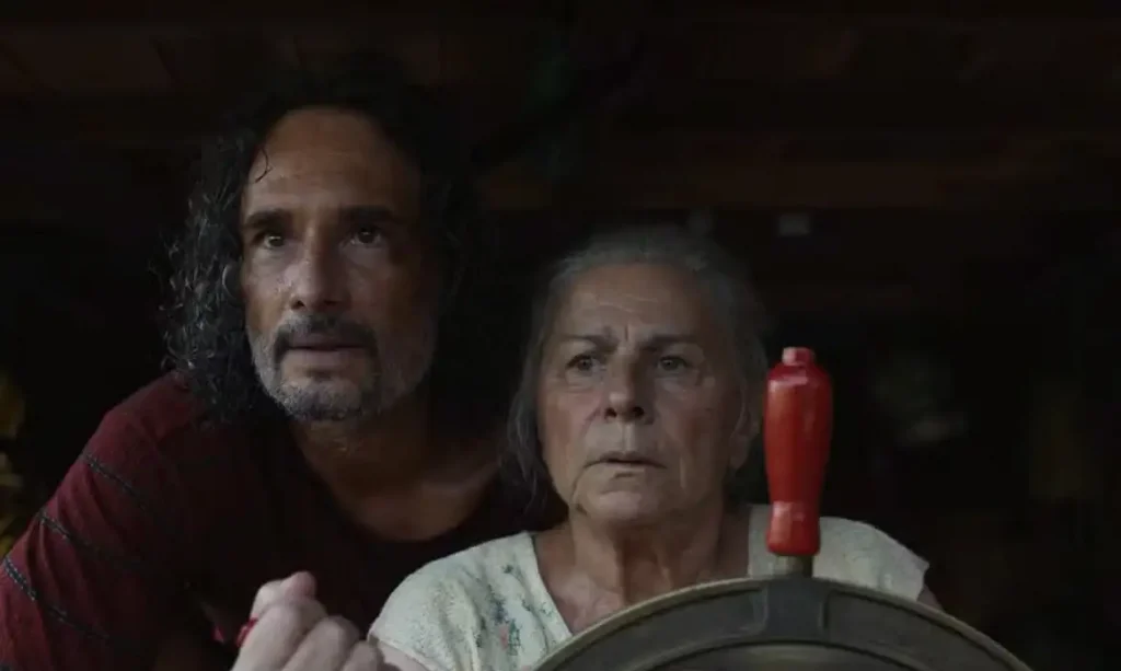 Cena do filme O Último Azul, de Gabriel Mascaro, com Denise Weinberg como protagonista