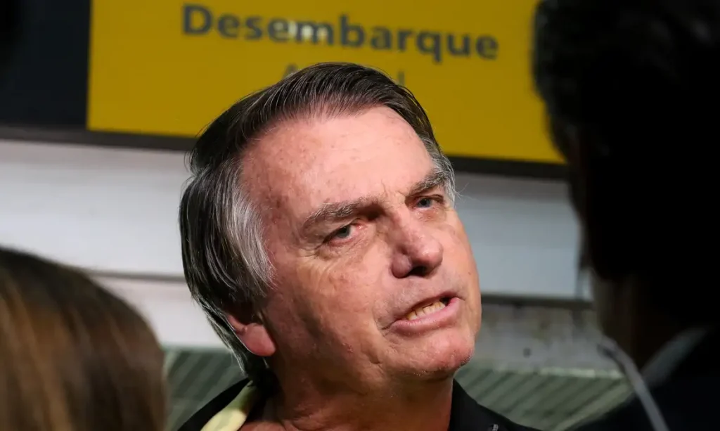 Ex-presidente Jair Bolsonaro durante evento político no Brasil.