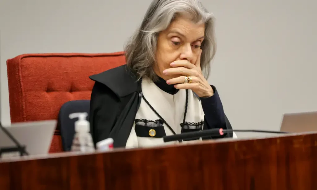 Voto de Cármen Lúcia pode formar maioria para condenar Bolsonaro Sessão da Primeira Turma do STF durante julgamento de Jair Bolsonaro e aliados