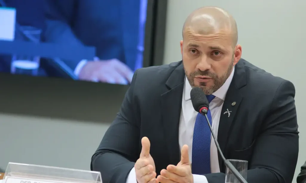 Ministro Alexandre de Moraes autoriza progressão de regime de Daniel Silveira