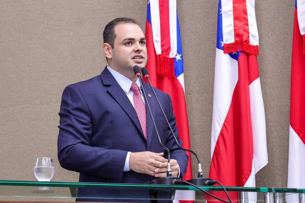 Deputado-Roberto-Cidade-ressalta-sancao-de-lei-que-amplia-cuidados-com-saude-mental-para-toda-a-rede-de-ensino-do-Amazonas-Foto-Herick-Pereira.