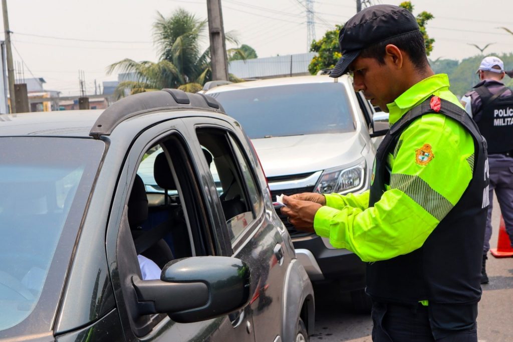 Fiscalizaçao de motoristas no trânsito de Manaus (Foto: Divulgação)