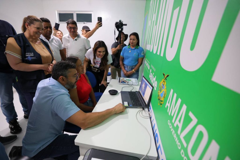 O governador Wilson Lima assinou, neste sábado (20/09), a ordem de serviço para reforma e adequação do Hospital Silvério Tundis, em Urucurituba