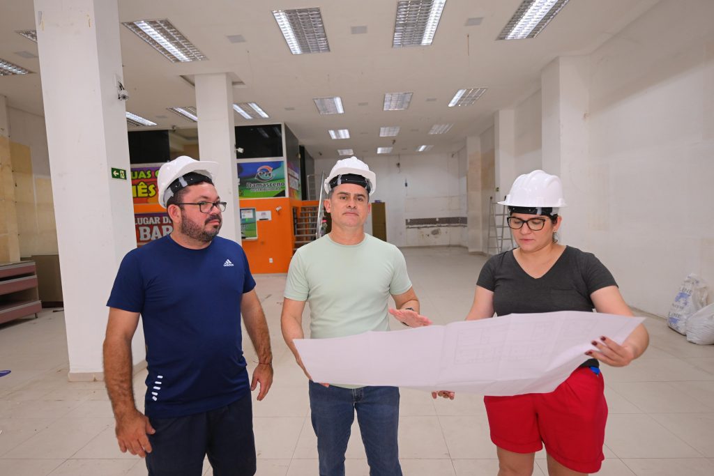 Prefeito de Manaus vistoria obras da Casa de Passagem e Centro Pop