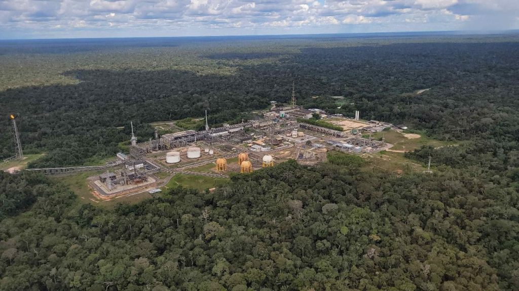 Equipe do Ipaam vistoria área do poço RUC 16B da Petrobras em Urucu, Coari