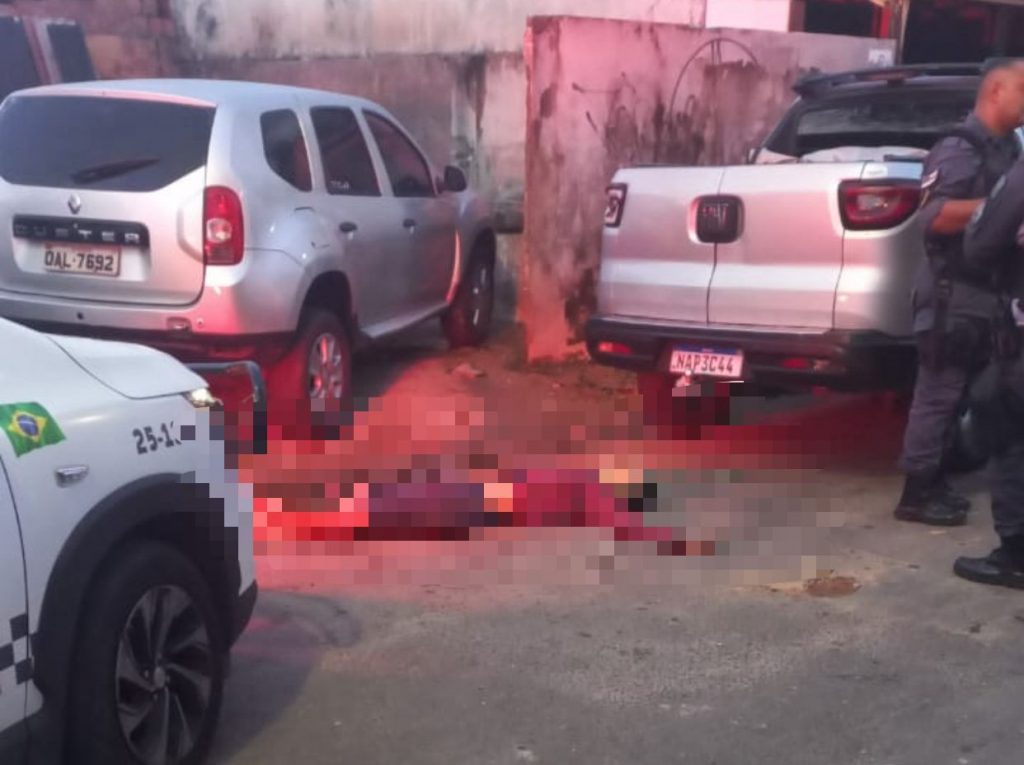 Viatura policial em perseguição no bairro Alvorada 3, em Manaus