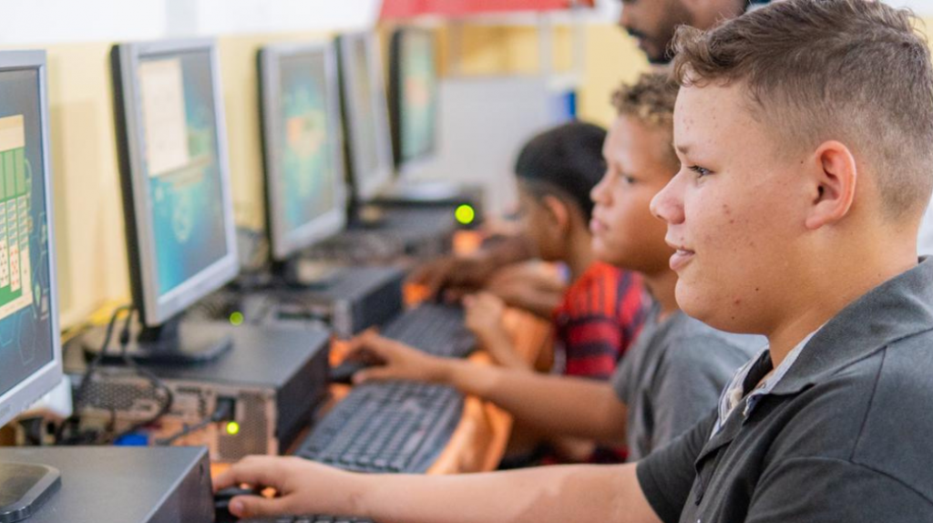 Ministério das Comunicações e BNDES vão lançar edital para conectar mais de 1,2 mil escolas públicas na Amazônia e Nordeste