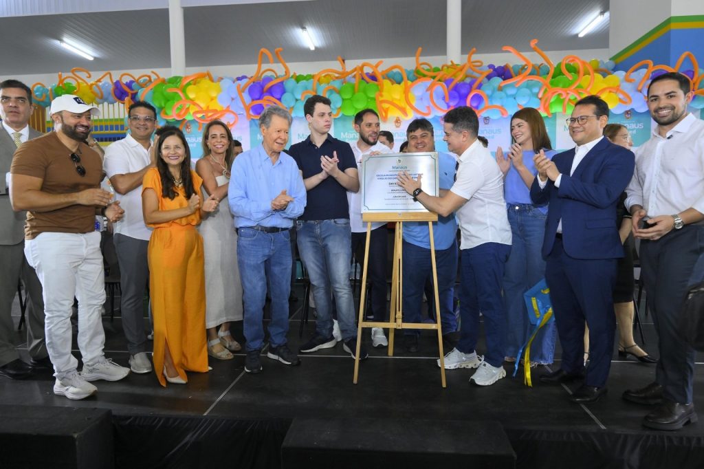 Prefeito de Manaus inaugura escola Arthur Bisneto ao lado do ex-prefeito Arthur Neto