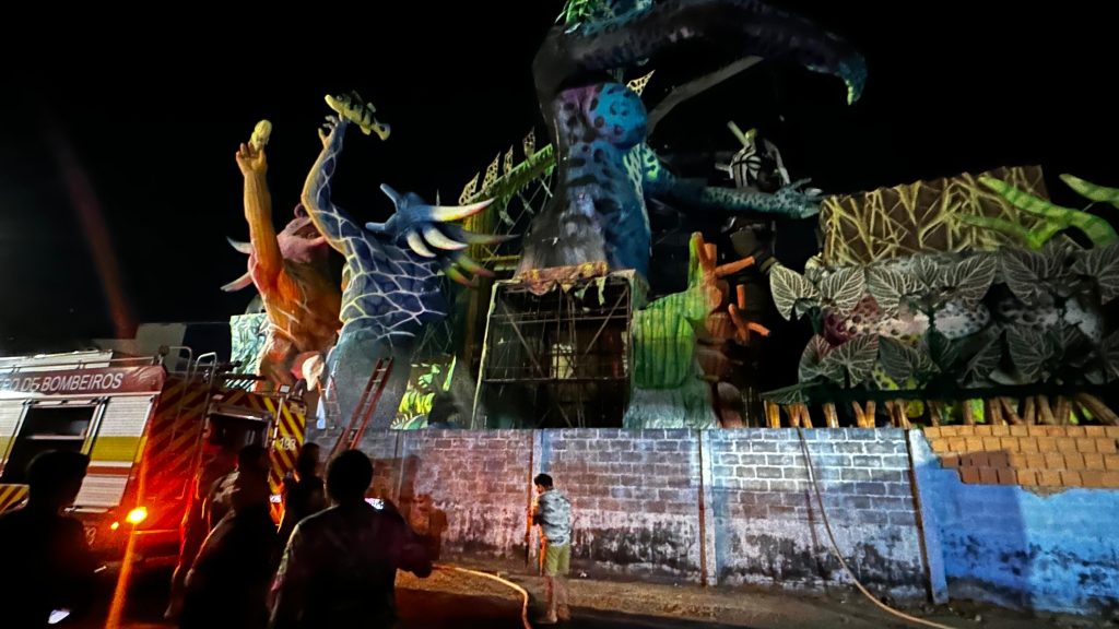 Boi Caprichoso, incêndio Parintins, galpão de alegorias