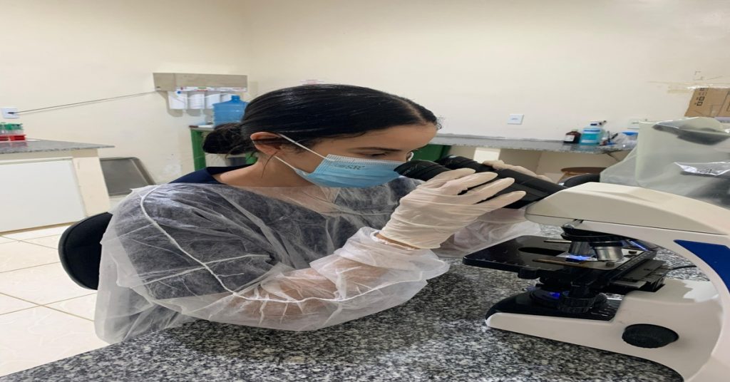 Estudante de medicina analisa incidência de doenças parasitárias em Manacapuru