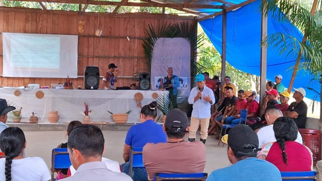 Encontro de caciques em Jutaí