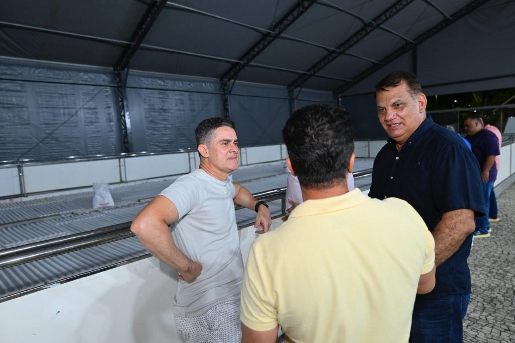 Preparação da decoração de Natal 2025 em Manaus