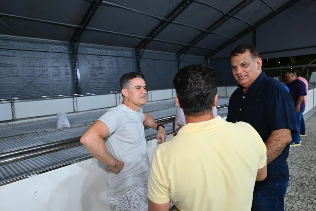 Preparação da decoração de Natal 2025 em Manaus