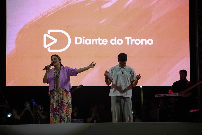 show Gospel na Ponta Negra no aniversário de 356 anos de Manaus, com presença da Banda Diante do Trono