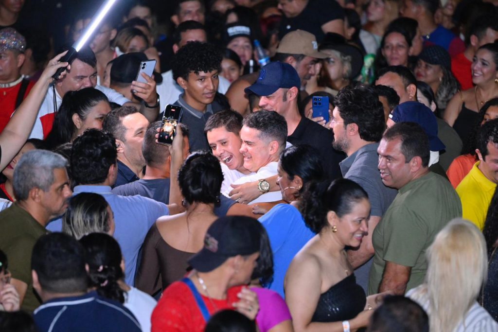 show Gospel na Ponta Negra no aniversário de 356 anos de Manaus, com presença da Banda Diante do Trono