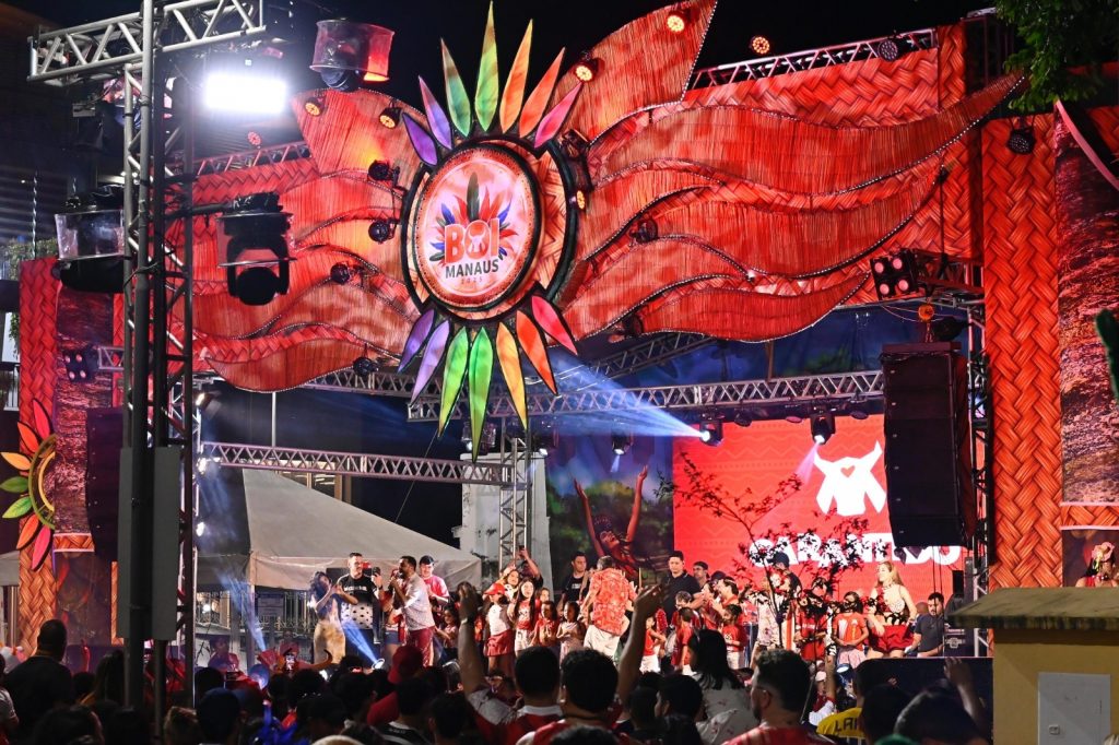 Público participa do Esquenta do Boi Manaus 2025 no sambódromo de Manaus