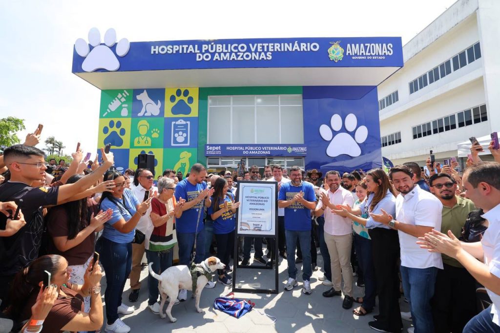 Fachada moderna do Hospital Público Veterinário do Amazonas durante a cerimônia de inauguração