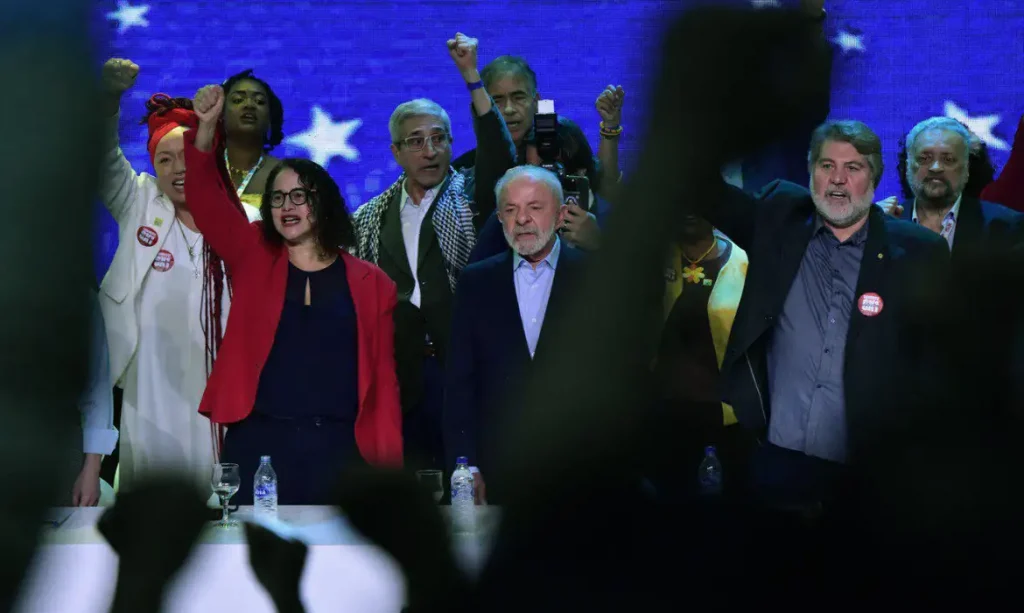 Presidente Lula em evento defende soberania da Venezuela e de Cuba e critica pressão dos EUA