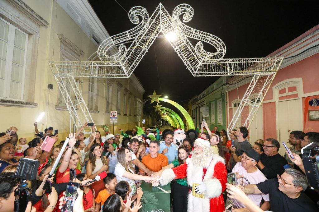 Prefeito-David-Almeida-abre-temporada-natalina-e-reforca-compromisso-de-levar-alegria-e-desenvolvimento-a-toda-Manaus