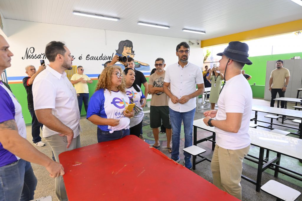 David Almeida anuncia entrega de escolas reformadas em Manaus Prefeito David Almeida anuncia entrega de escolas reformadas em Manaus