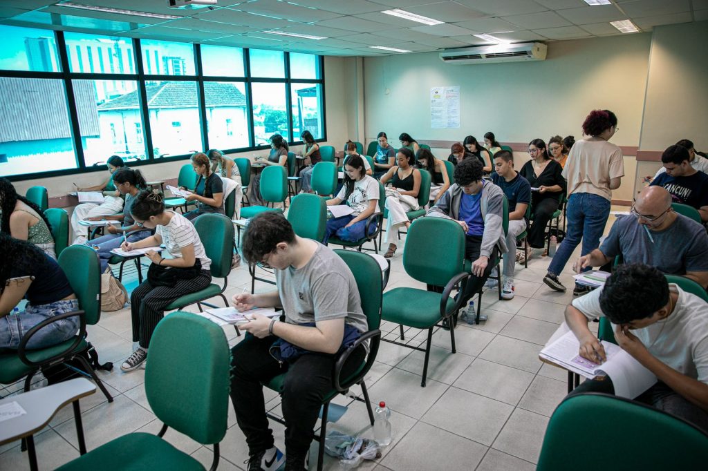Vestibular UEA 2025 tem início com mais de 35 mil inscritos no Amazonas