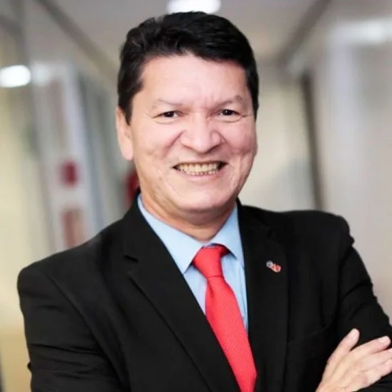 Carlos Santiago é Sociólogo, cientista político, filósofo e advogado.