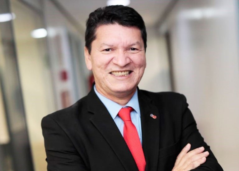 Carlos Santiago Carlos Santiago é Sociólogo, Analista Político e Advogado
Carlos Santiago é Sociólogo, Analista Político e Advogado