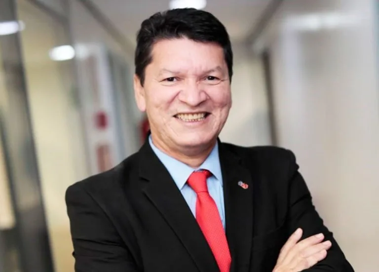 Carlos Santiago Carlos Santiago é Sociólogo, Analista Político e Advogado
Carlos Santiago é Sociólogo, Analista Político e Advogado