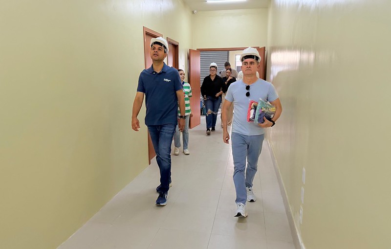 David Almeida vistoria obras de novos centros sociais em Manaus