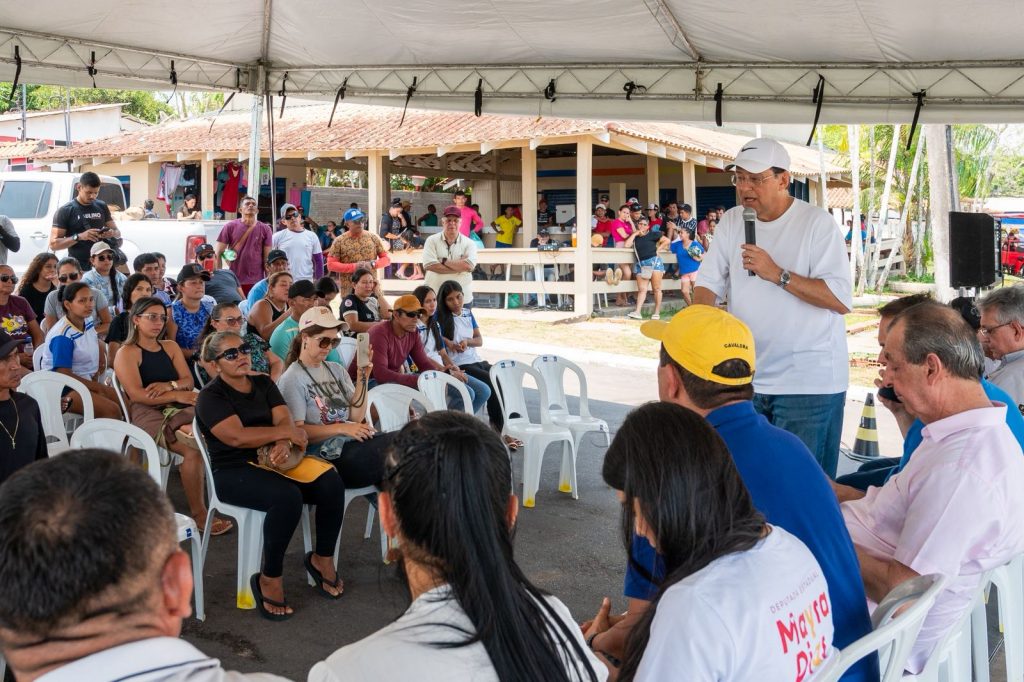 Eduardo Braga discursa durante inauguração de obra em Parintins