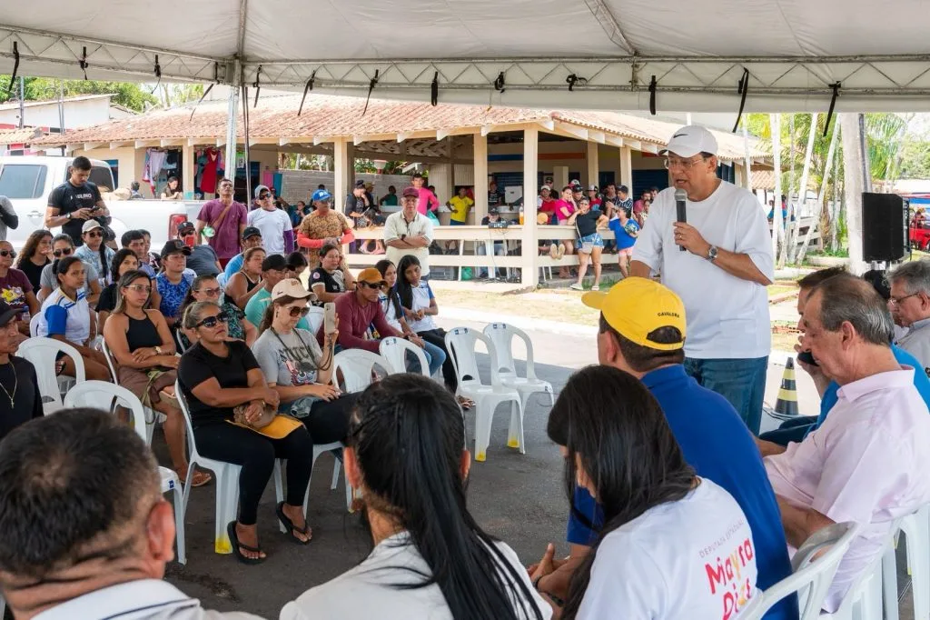 Eduardo Braga discursa durante inauguração de obra em Parintins