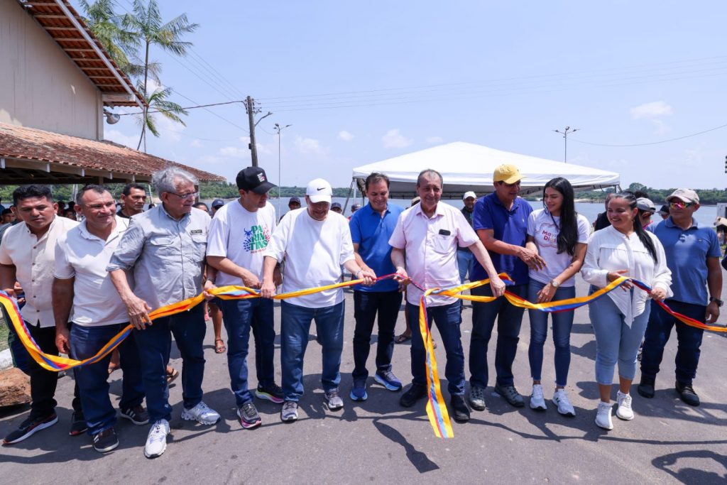 Políticos do Amazonas inauguram obras em Parintins no Baixo Amazonas