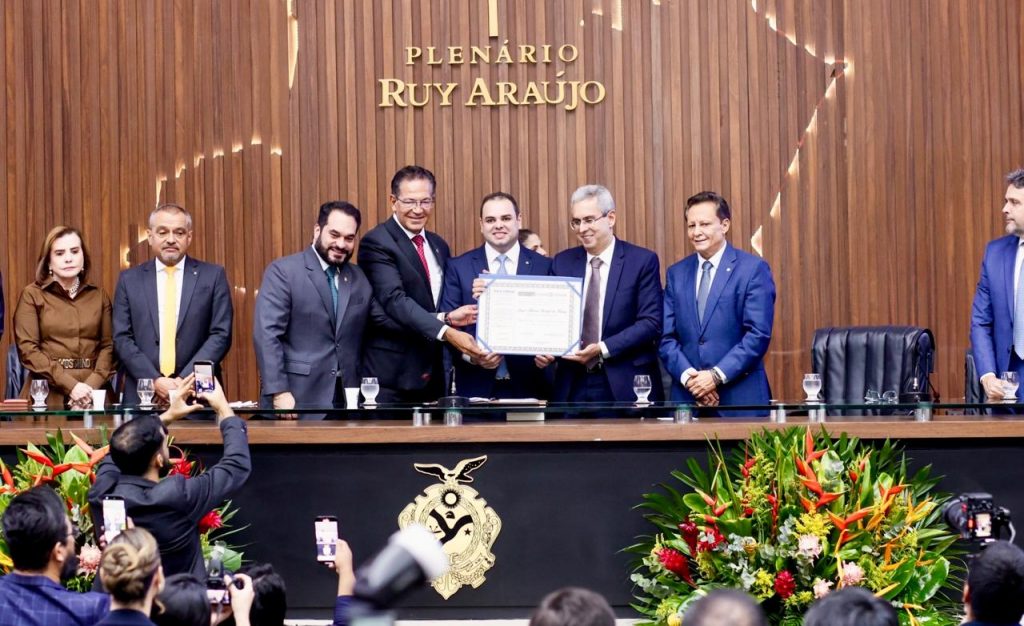 Ministro Luiz Alberto Gurgel de Faria recebe título de cidadao do Amazonas na Aleam em Manaus
