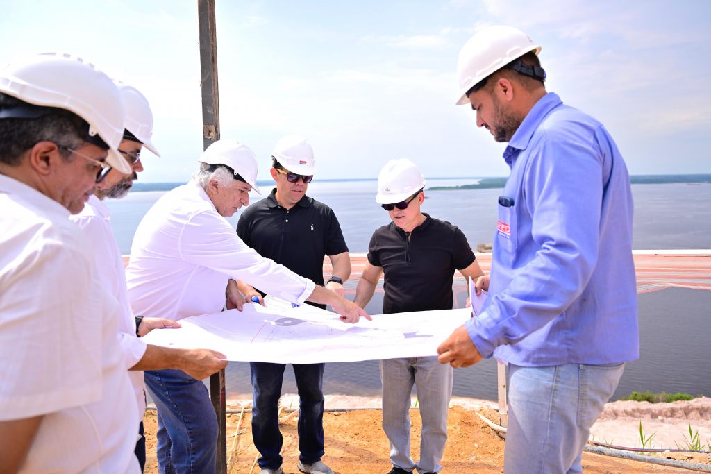 Prefeito David Almeida visita obras do parque Encontro das Águas Rosa Almeida em Manaus