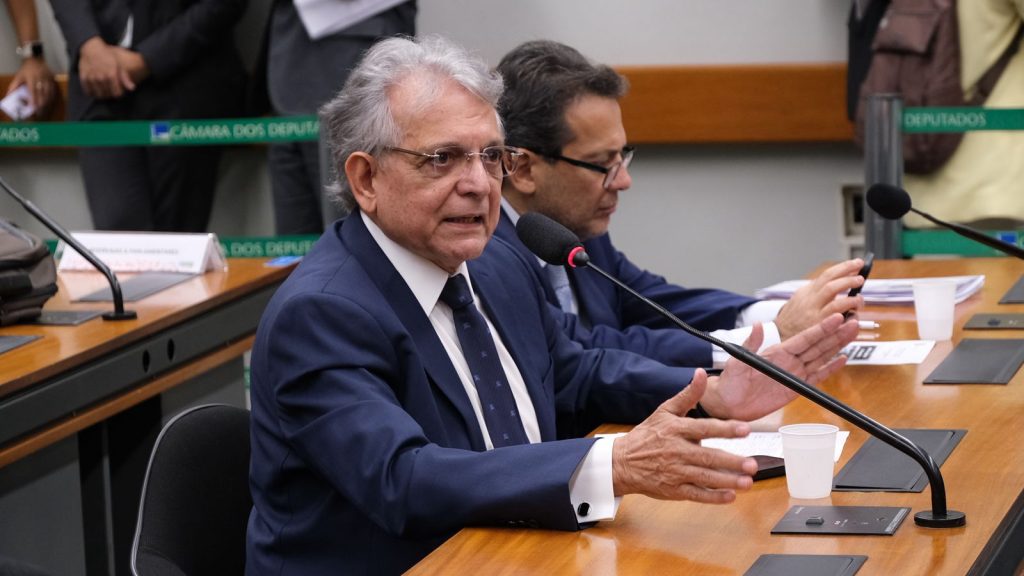 Deputado Federal Pauderney Avelino