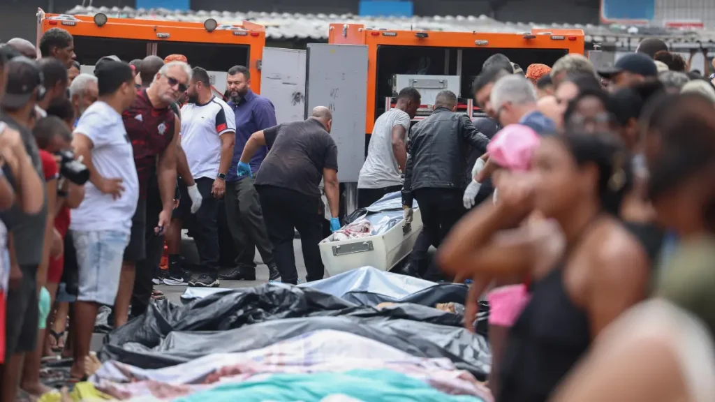 Moradores encontram mais de 60 corpos após operação no Rio de Janeiro Moradores do Rio encontram centenas de corpos nas matas após Operação no RJ (Foto: Agência Brasil)